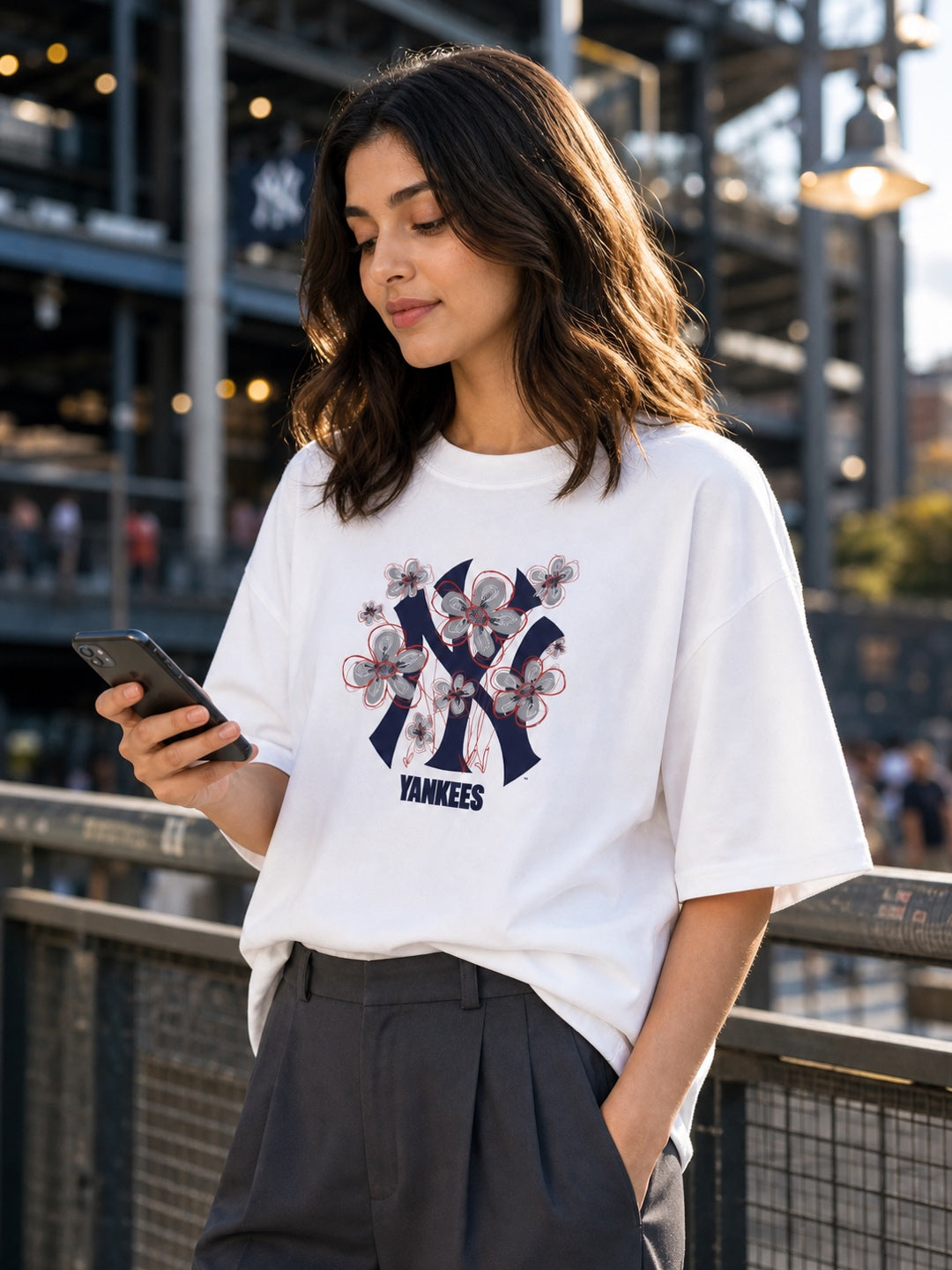 Teevybe New York Yankees Graphic Oversized T-Shirt – White