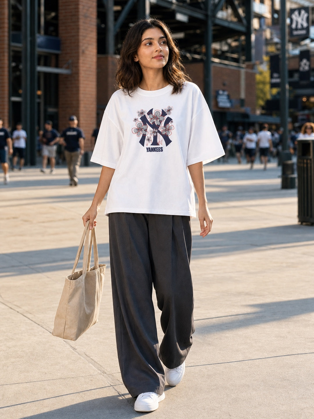 Teevybe New York Yankees Graphic Oversized T-Shirt – White